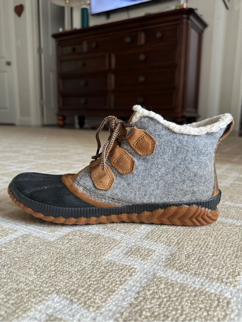 Sorel Out N About Plus Waterproof Felt Duck Boots Gray Tan Size 8.5